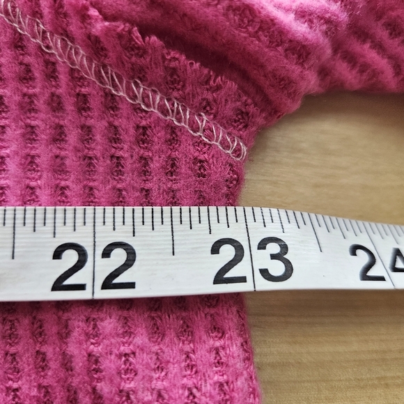 Andree By Unit Waffle Knit Reverse Stitching Pink Med Top Oversized V-Neck NWT - Picture 9 of 14